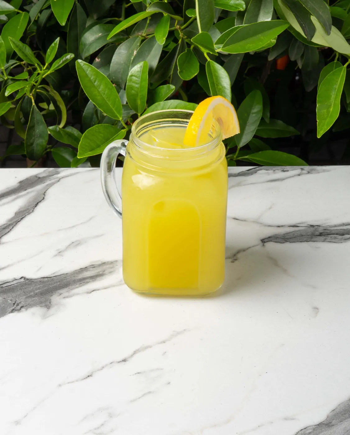 Lemon's Coffee — Lemonade in a jar glass with a slice of lemon