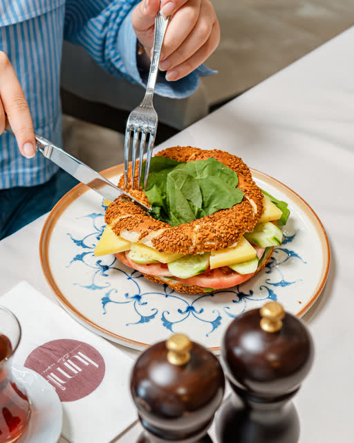 Lumia Restaurant — Simit sandviç
